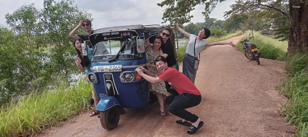 הבאראנה Elephant Safari Lodge Sigiriya Junction מראה חיצוני תמונה