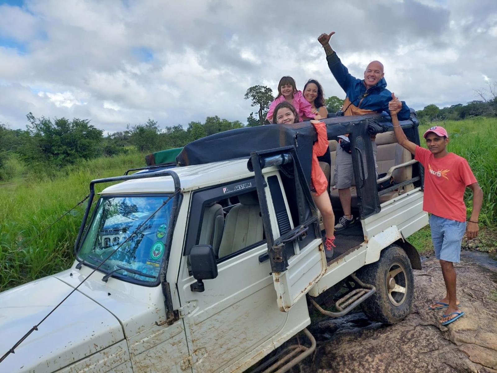 הבאראנה Elephant Safari Lodge Sigiriya Junction מראה חיצוני תמונה