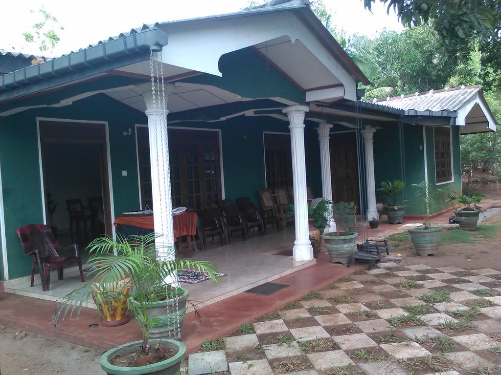 הבאראנה Elephant Safari Lodge Sigiriya Junction מראה חיצוני תמונה