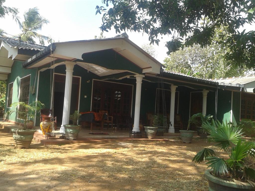 הבאראנה Elephant Safari Lodge Sigiriya Junction מראה חיצוני תמונה
