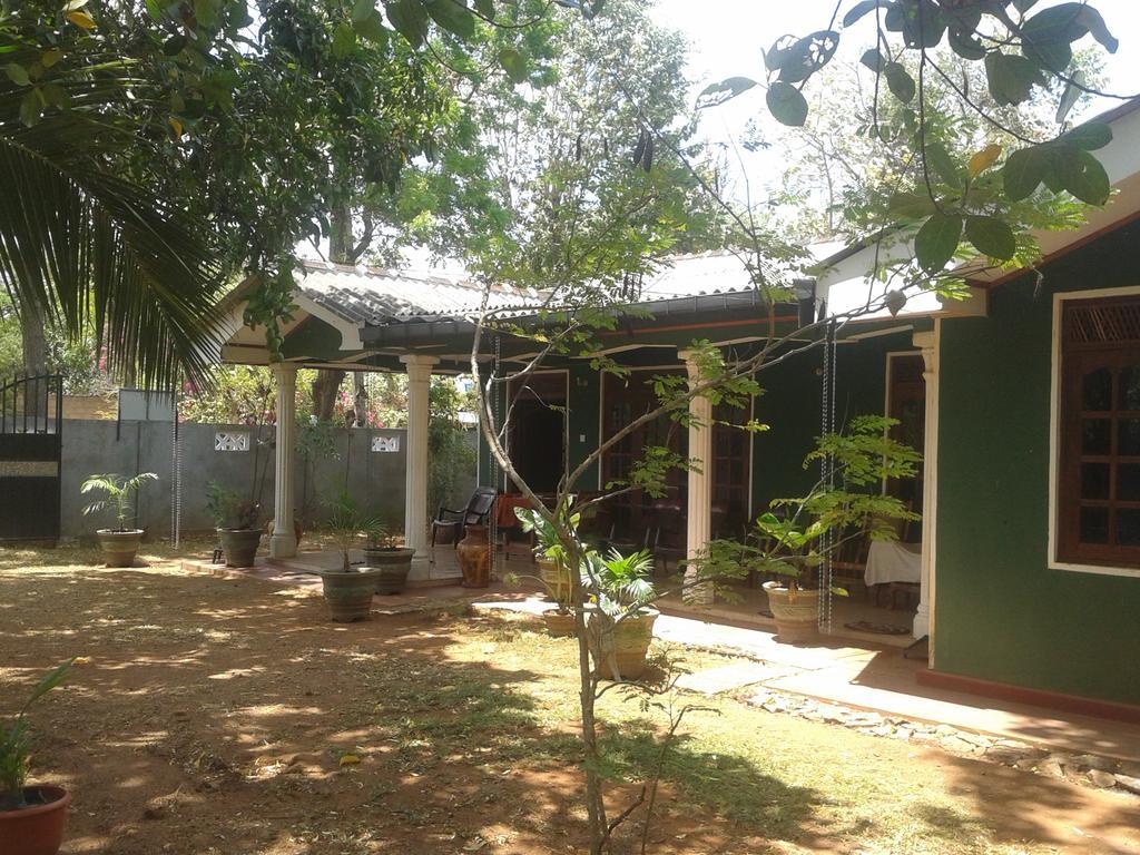הבאראנה Elephant Safari Lodge Sigiriya Junction מראה חיצוני תמונה