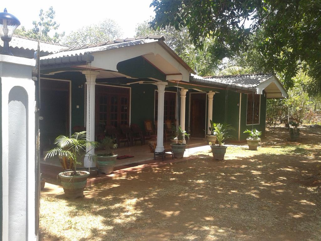 הבאראנה Elephant Safari Lodge Sigiriya Junction מראה חיצוני תמונה