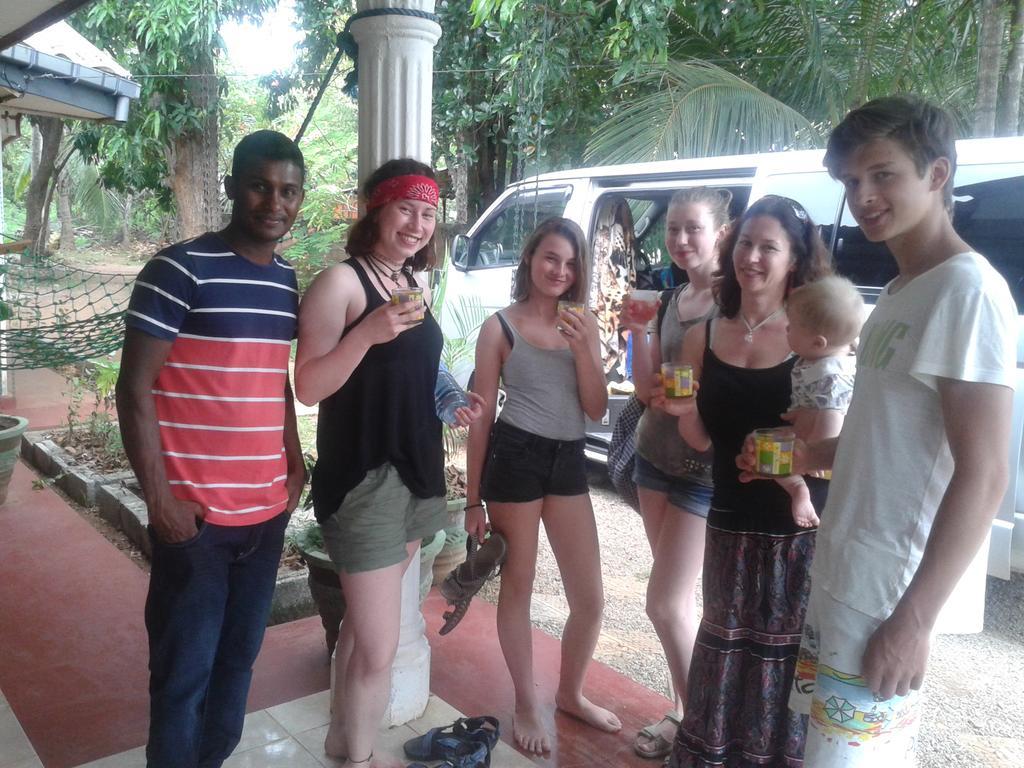 הבאראנה Elephant Safari Lodge Sigiriya Junction מראה חיצוני תמונה