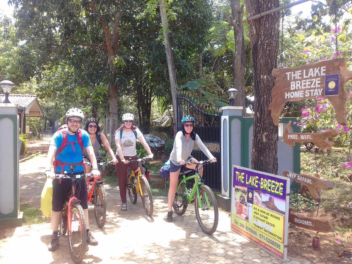 הבאראנה Elephant Safari Lodge Sigiriya Junction מראה חיצוני תמונה