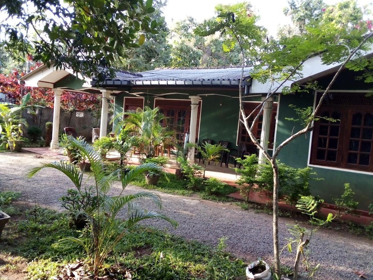 הבאראנה Elephant Safari Lodge Sigiriya Junction מראה חיצוני תמונה