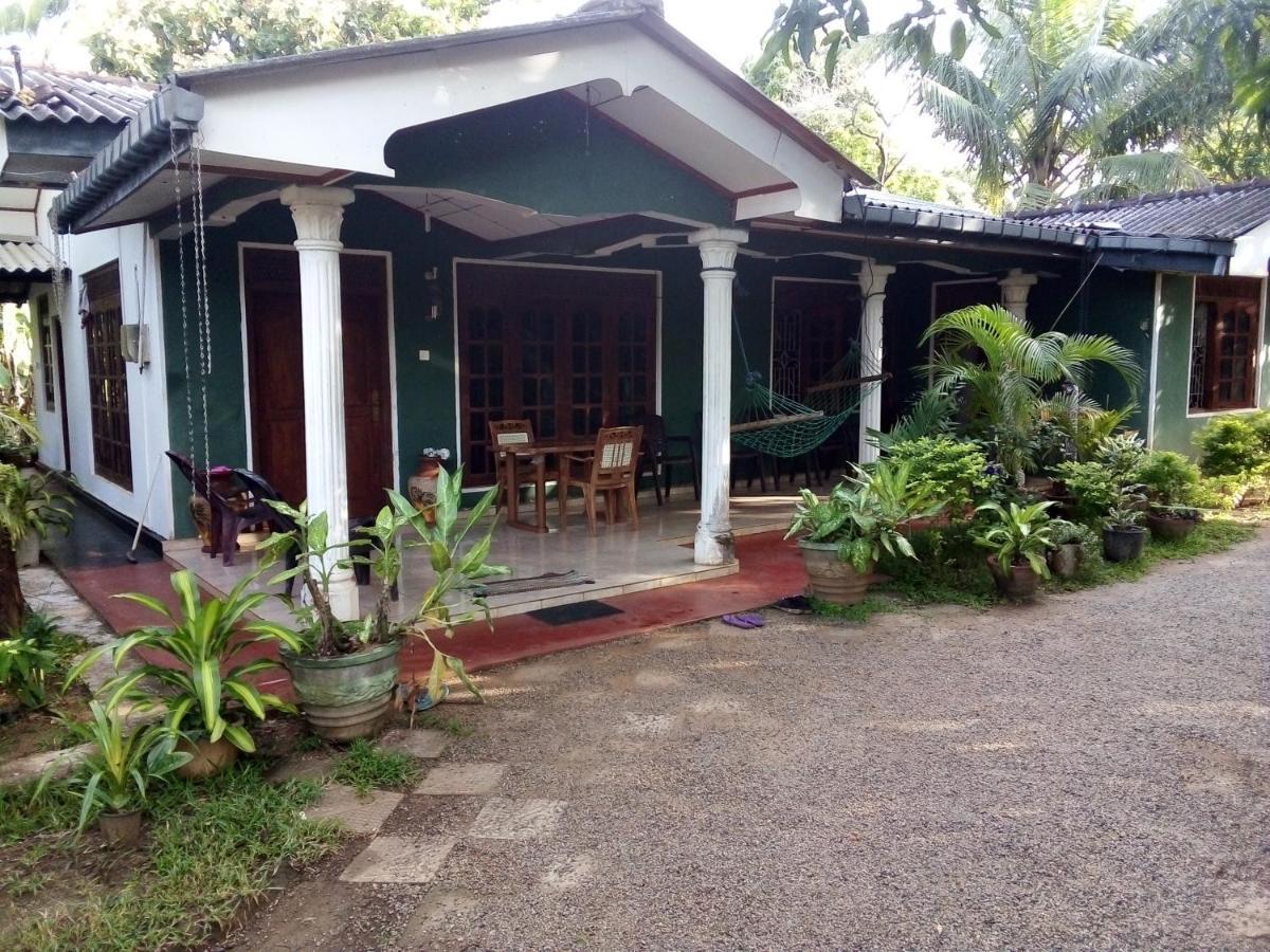הבאראנה Elephant Safari Lodge Sigiriya Junction מראה חיצוני תמונה