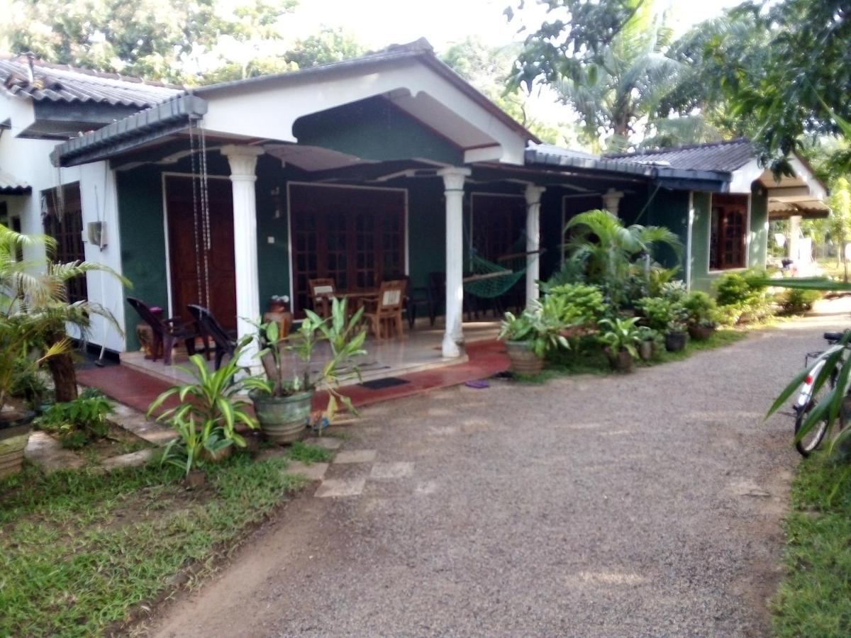 הבאראנה Elephant Safari Lodge Sigiriya Junction מראה חיצוני תמונה